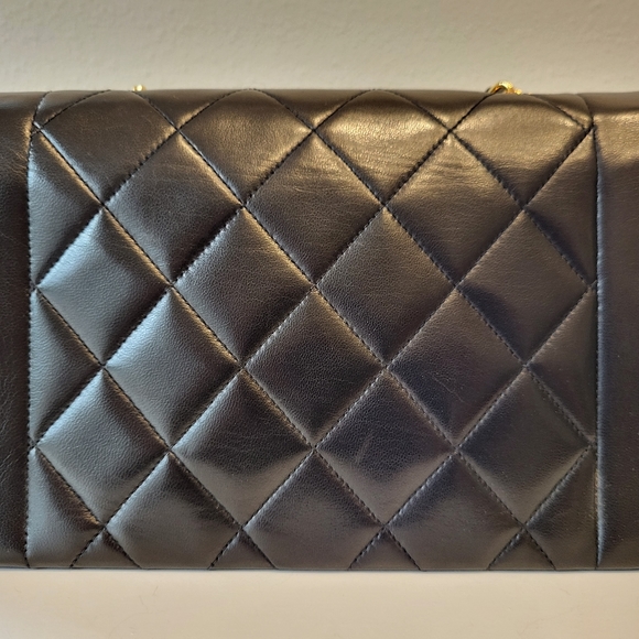 CHANEL Quilted Small Single Flap Black - Picture 3 of 16